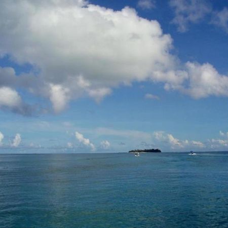 Holiday Saipan Hotel Екстериор снимка