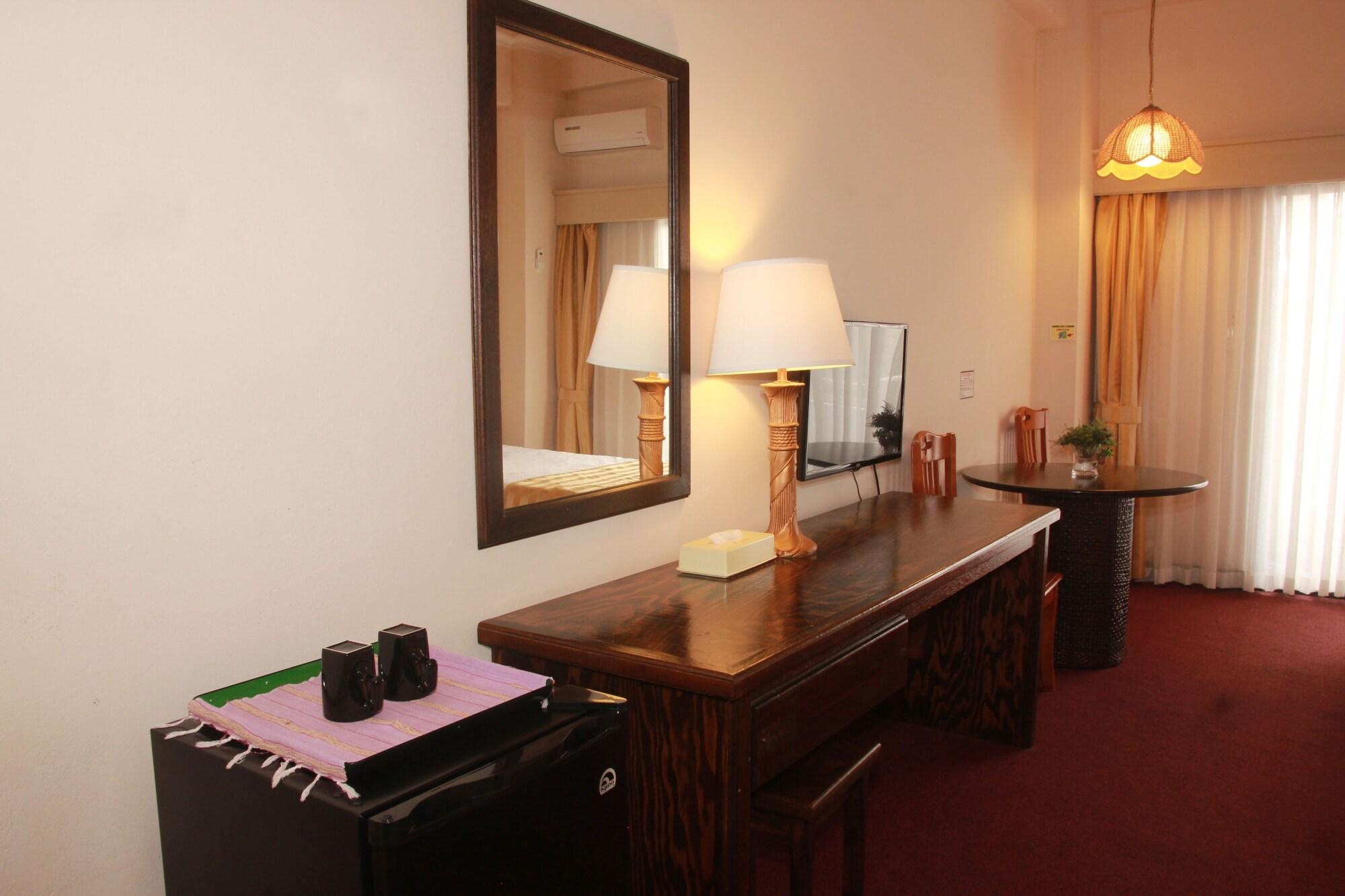 Holiday Saipan Hotel Екстериор снимка