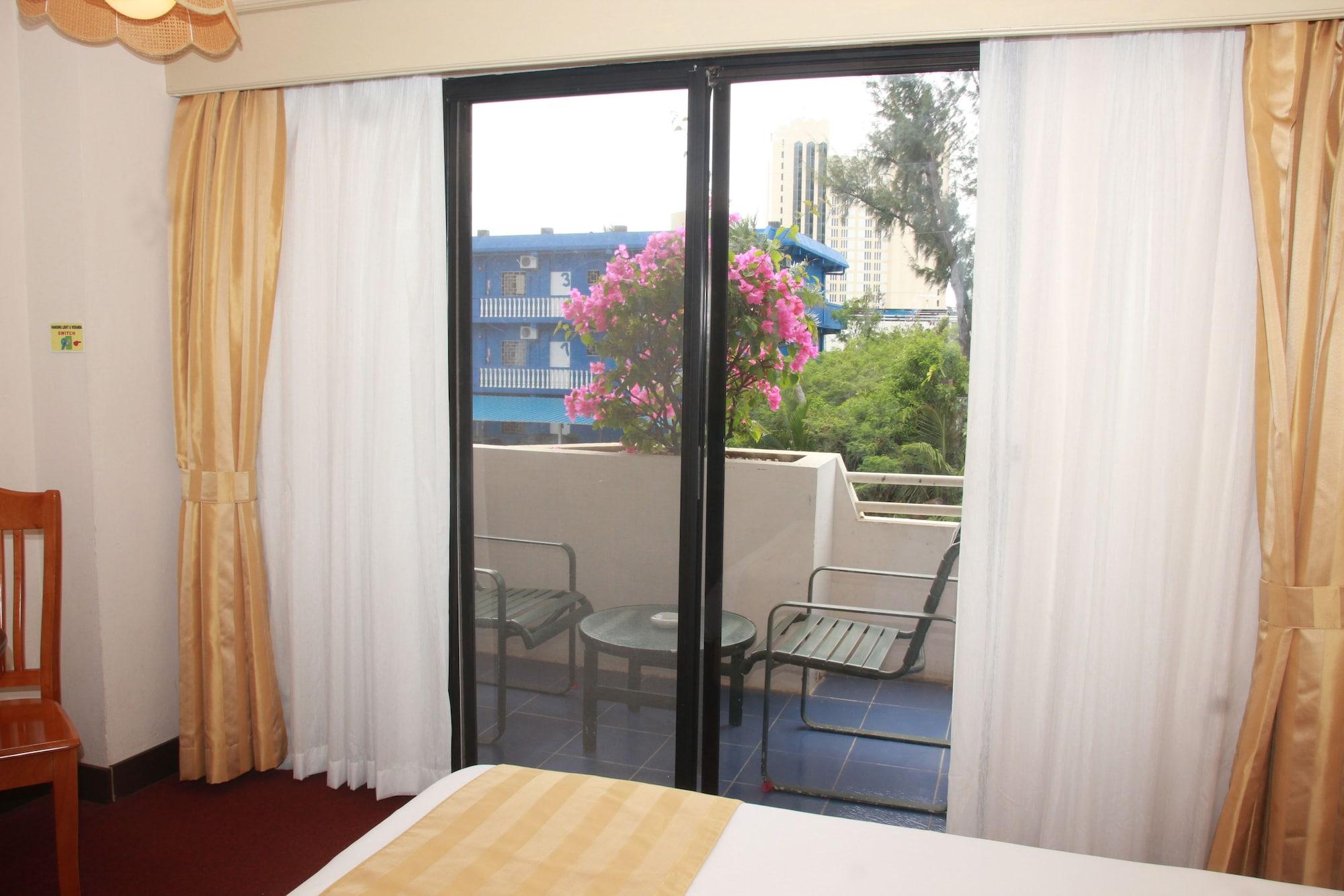Holiday Saipan Hotel Екстериор снимка