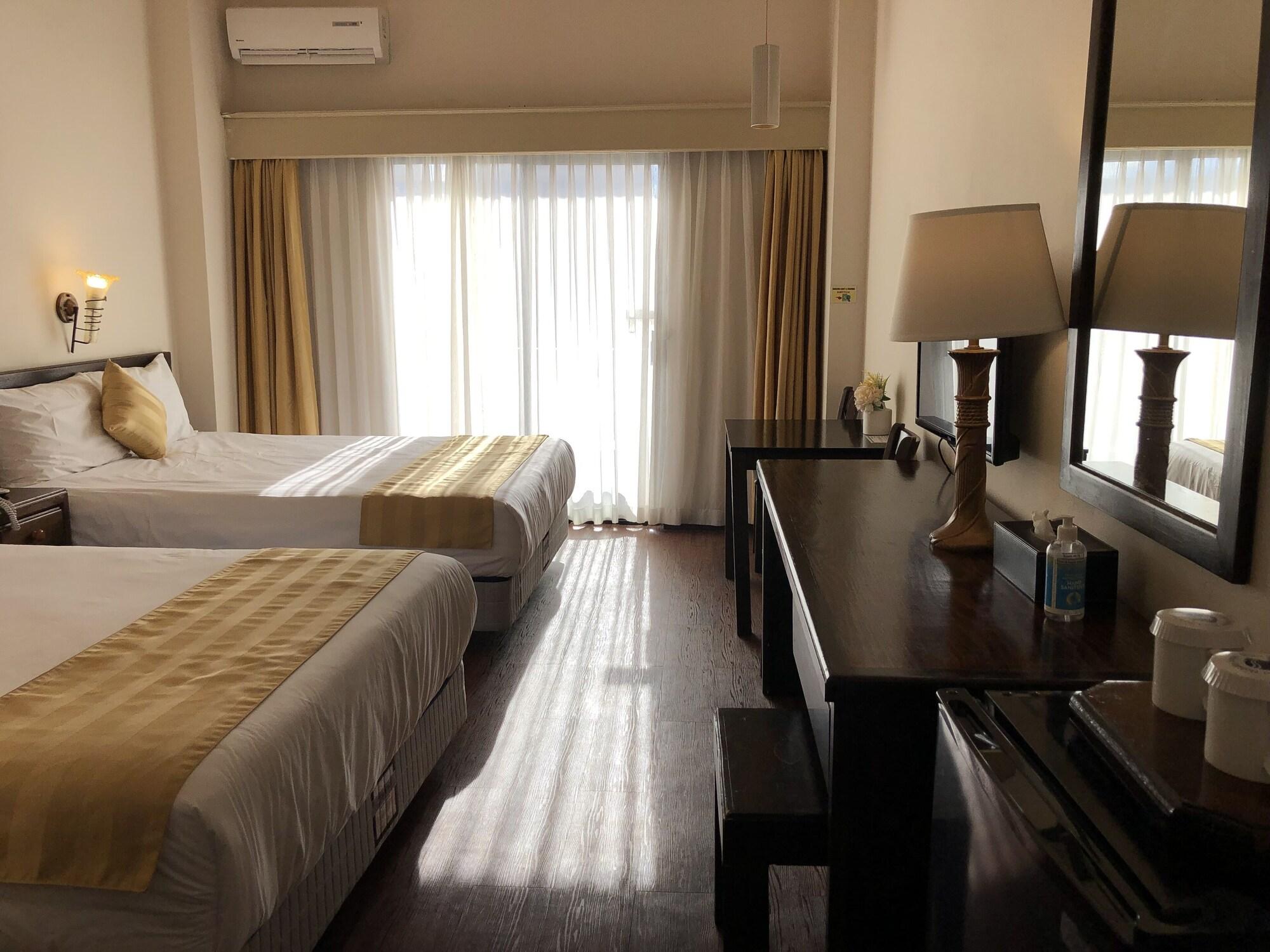 Holiday Saipan Hotel Екстериор снимка