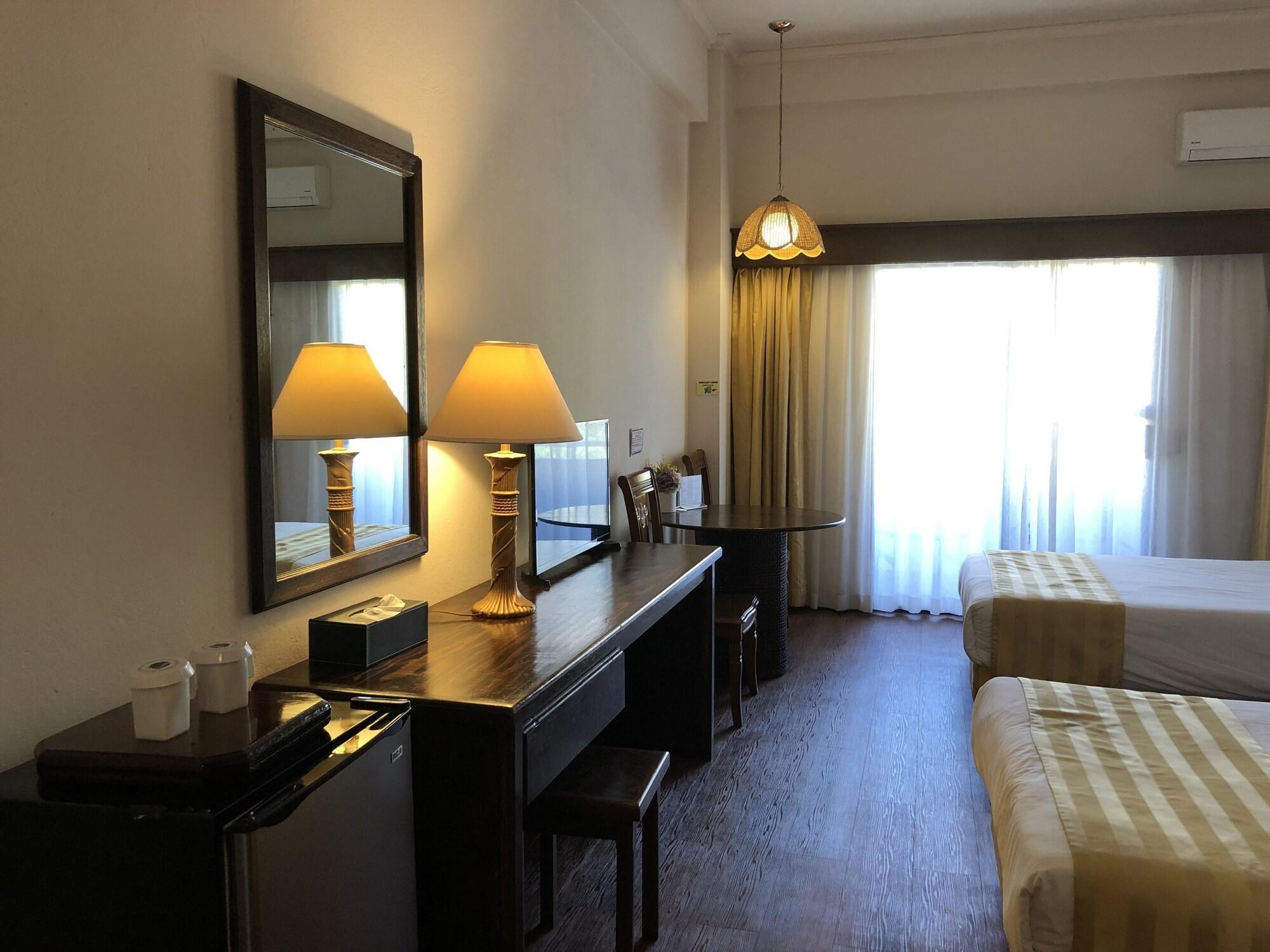 Holiday Saipan Hotel Екстериор снимка