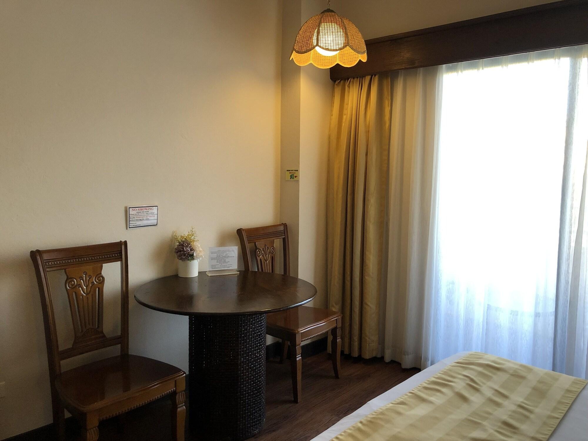 Holiday Saipan Hotel Екстериор снимка