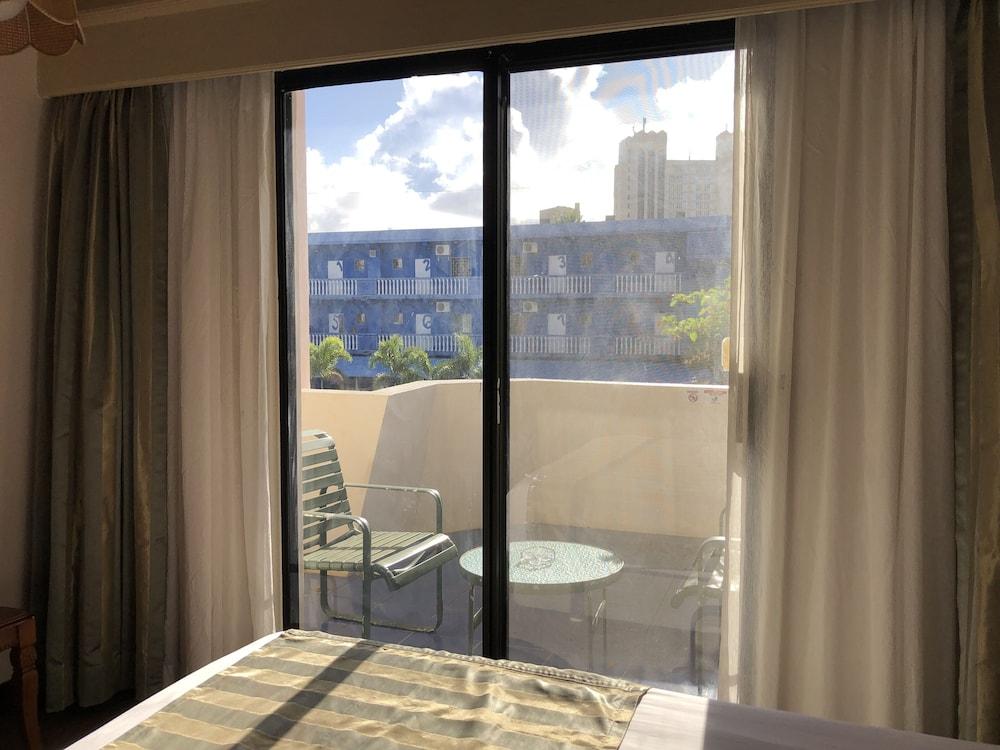 Holiday Saipan Hotel Екстериор снимка