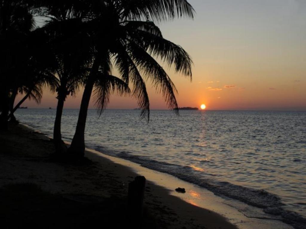 Holiday Saipan Hotel Екстериор снимка