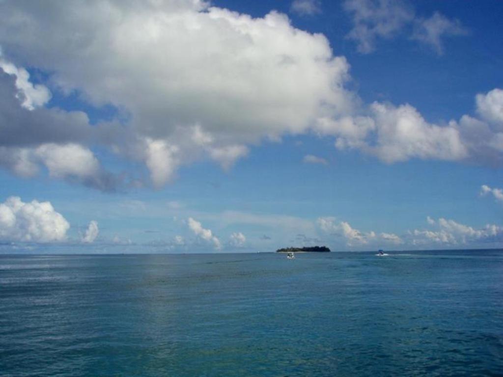 Holiday Saipan Hotel Екстериор снимка