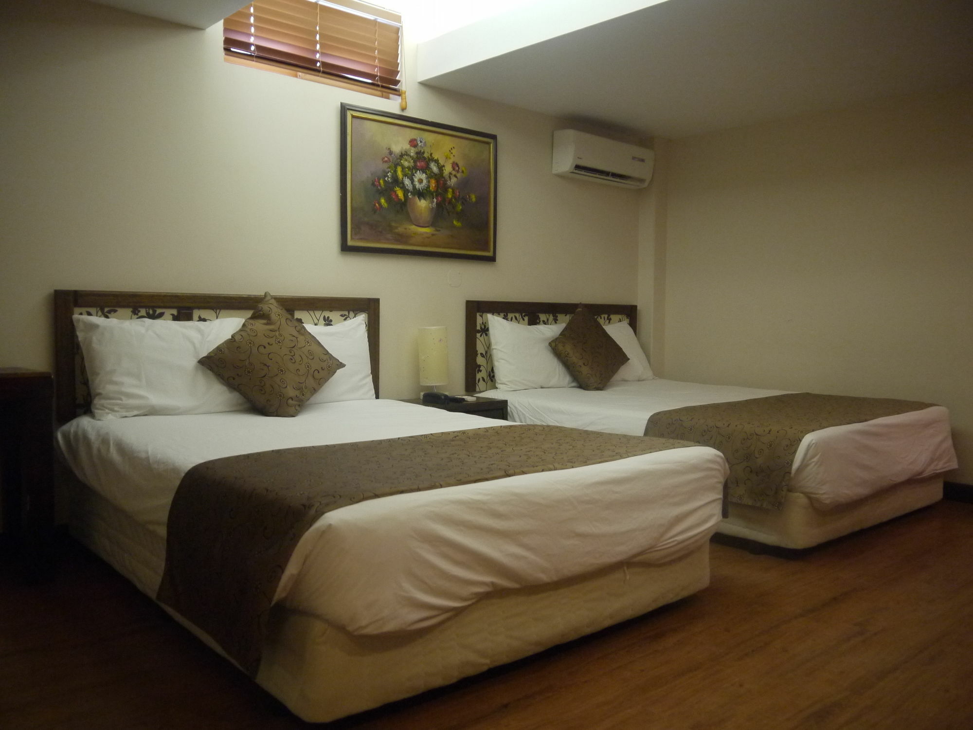 Holiday Saipan Hotel Екстериор снимка
